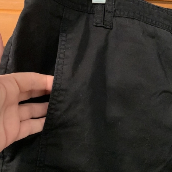 4/$60 Black Cargo Shorts - Size US18 - Picture 7 of 8